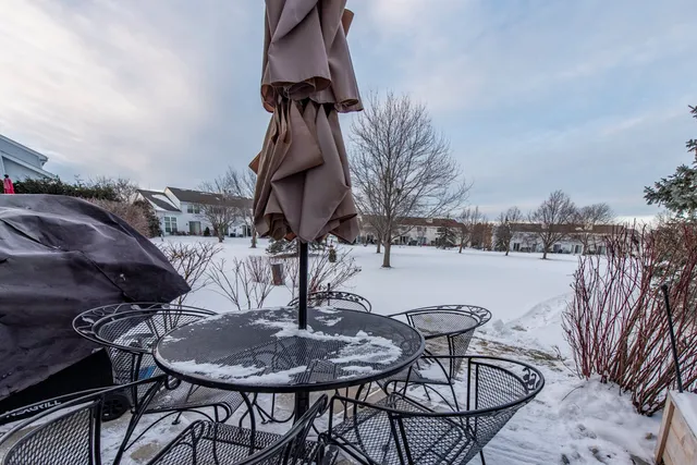 $265,000 | 17828 West Salisbury Drive, Gurnee, IL 60031