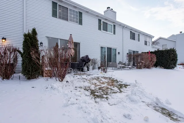 $265,000 | 17828 West Salisbury Drive, Gurnee, IL 60031