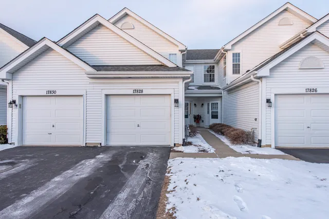 $265,000 | 17828 West Salisbury Drive, Gurnee, IL 60031