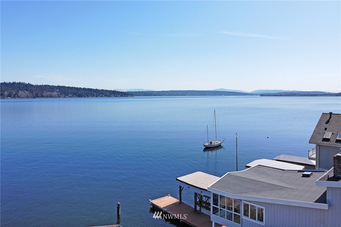 11254 Riviera Place Northeast Seattle, WA 98125 - Photo 1 of 40 Gallery Image 1