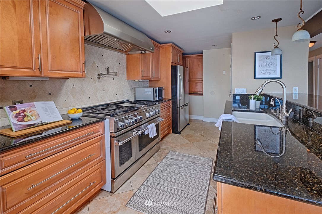11254 Riviera Place Northeast Seattle, WA 98125 - Photo 16 of 40 Gallery Image 16