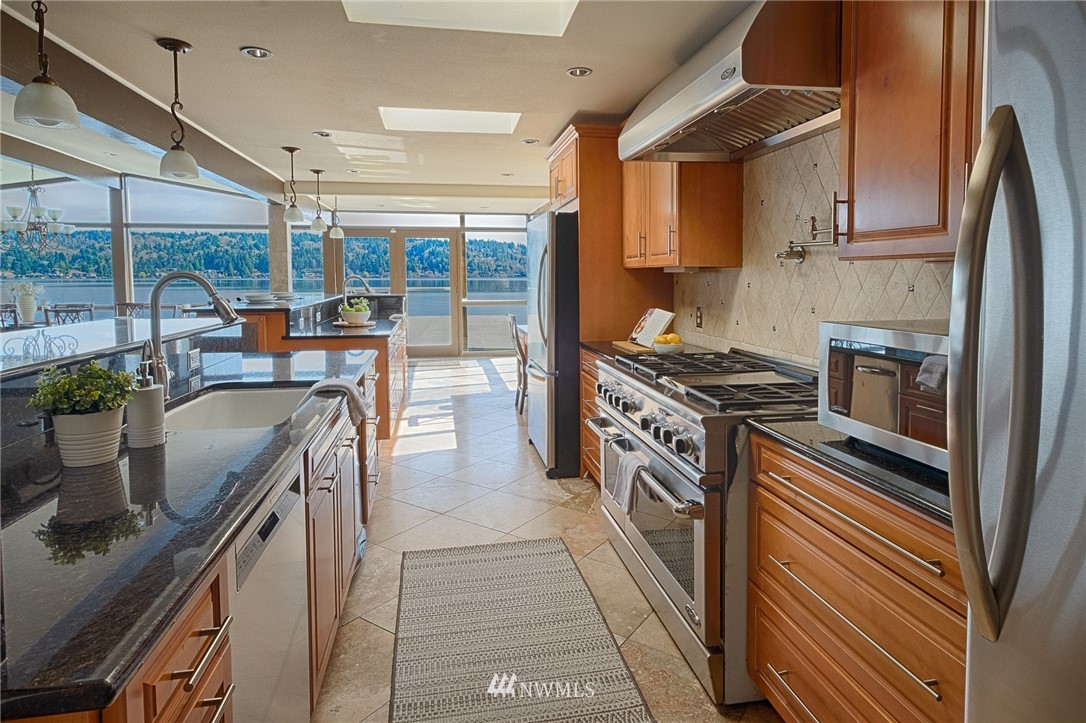 11254 Riviera Place Northeast Seattle, WA 98125 - Photo 17 of 40 Gallery Image 17