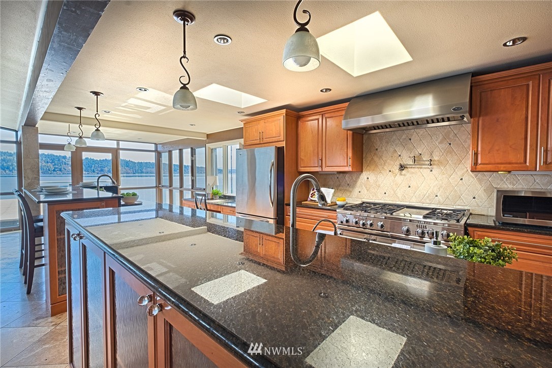 11254 Riviera Place Northeast Seattle, WA 98125 - Photo 18 of 40 Gallery Image 18