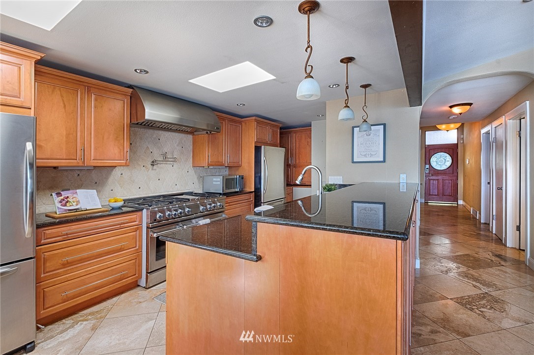 11254 Riviera Place Northeast Seattle, WA 98125 - Photo 19 of 40 Gallery Image 19