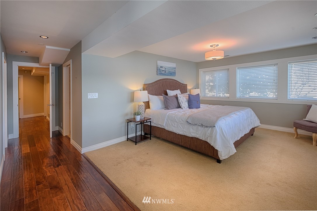 11254 Riviera Place Northeast Seattle, WA 98125 - Photo 21 of 40 Gallery Image 21