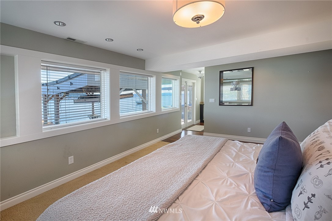 11254 Riviera Place Northeast Seattle, WA 98125 - Photo 22 of 40 Gallery Image 22