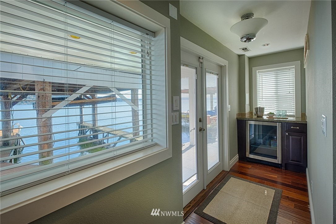 11254 Riviera Place Northeast Seattle, WA 98125 - Photo 23 of 40 Gallery Image 23