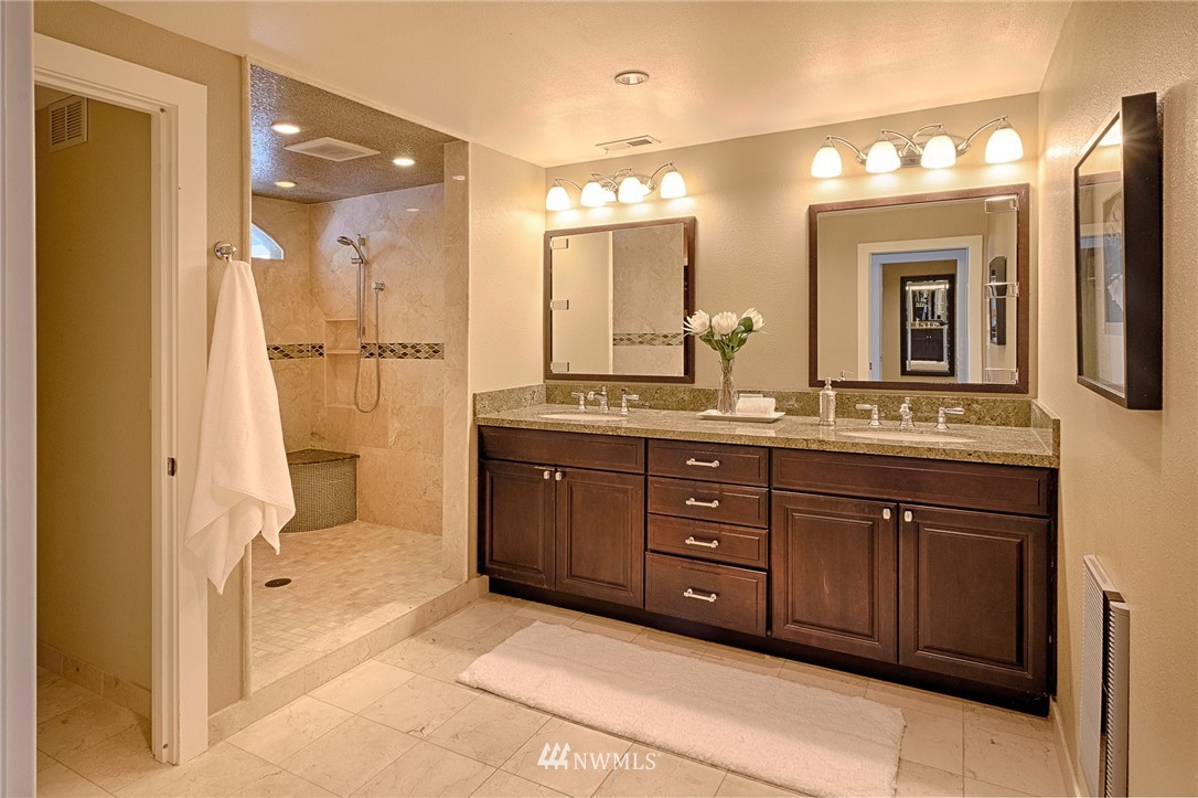 11254 Riviera Place Northeast Seattle, WA 98125 - Photo 24 of 40 Gallery Image 24