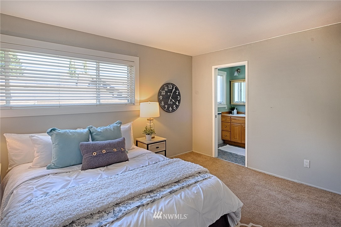 11254 Riviera Place Northeast Seattle, WA 98125 - Photo 28 of 40 Gallery Image 28