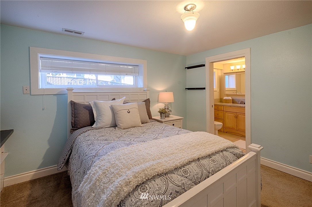 11254 Riviera Place Northeast Seattle, WA 98125 - Photo 30 of 40 Gallery Image 30