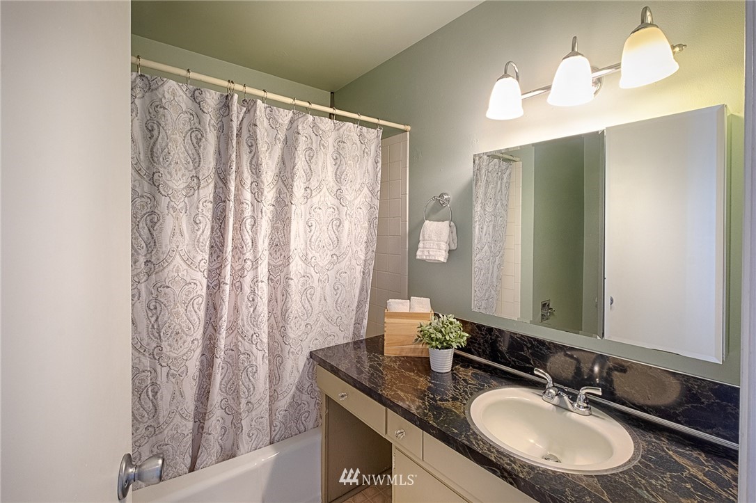 11254 Riviera Place Northeast Seattle, WA 98125 - Photo 33 of 40 Gallery Image 33