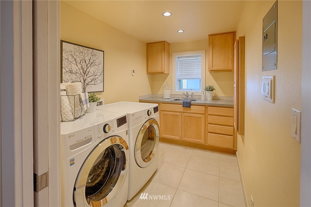 11254 Riviera Place Northeast Seattle, WA 98125 - Photo 35 of 40 Gallery Image 35