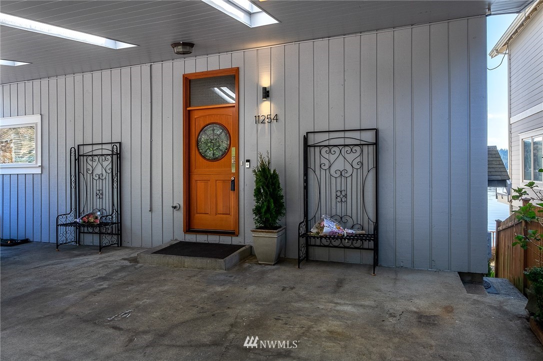 11254 Riviera Place Northeast Seattle, WA 98125 - Photo 5 of 40 Gallery Image 5