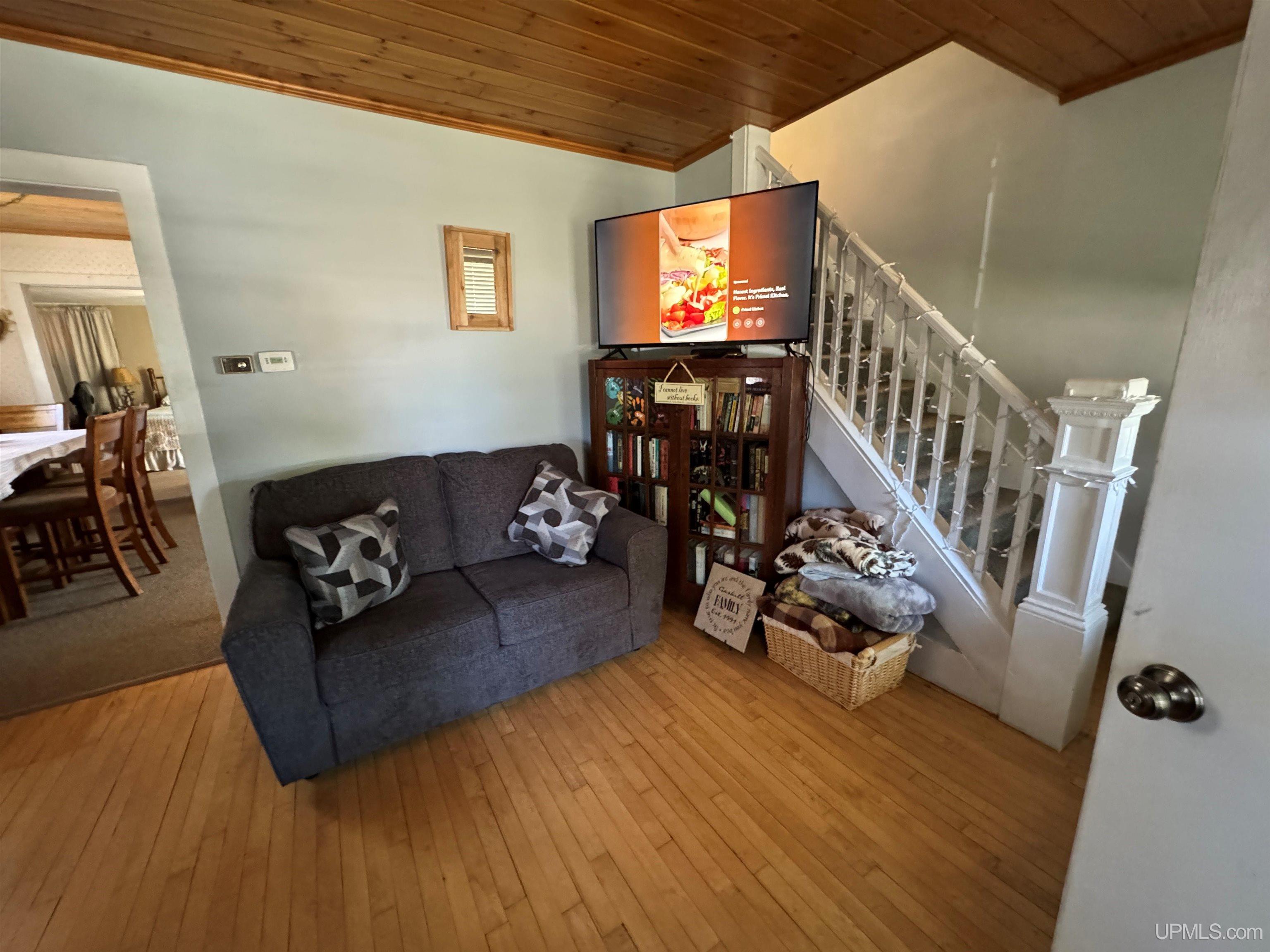 631 North 3rd Street L'Anse, MI 49946 - Photo 3 of 8