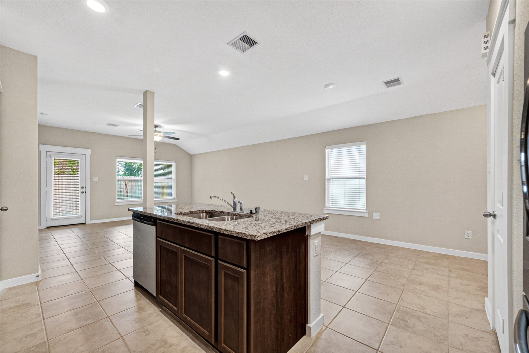 252 Laura Leigh Lane Angleton, TX 77515 - Photo 13 of 30