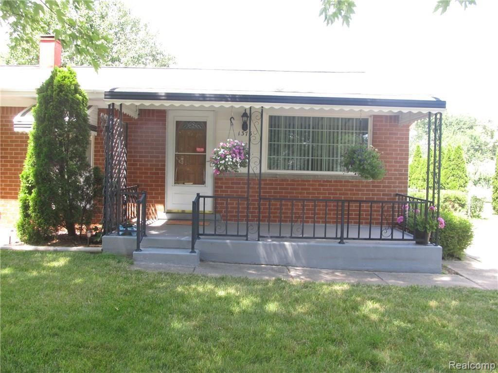 1373 Holmes Road Ypsilanti, MI 48198 - Photo 2 of 25 IMG_9211.JPG