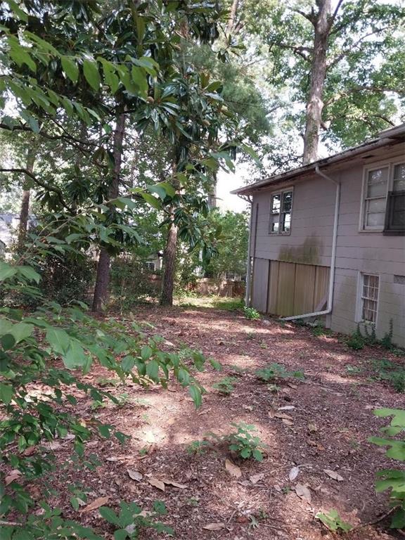 2672 Roswell Road Marietta, GA 30062 - Photo 3 of 17 a backyard of a house with lots of green space