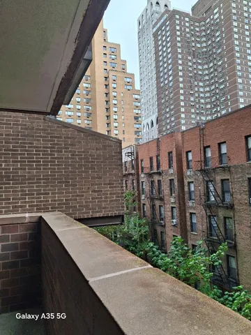 $459,000 | 233 East 86th Street, Unit 5D | Upper East Side