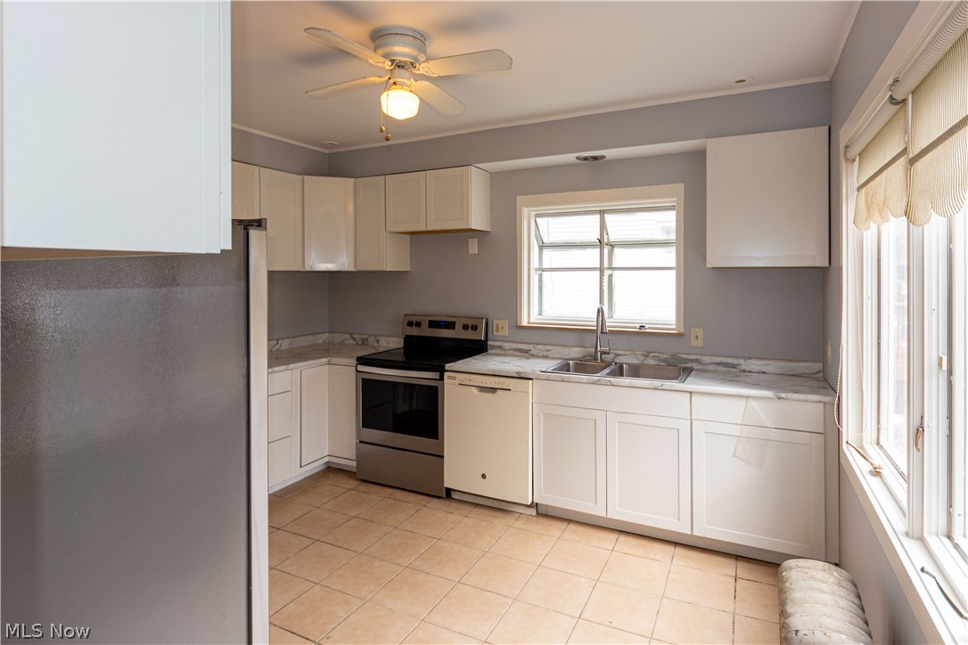 2950 Corydon Road Cleveland, OH 44118 - Photo 6 of 11 Kitchen