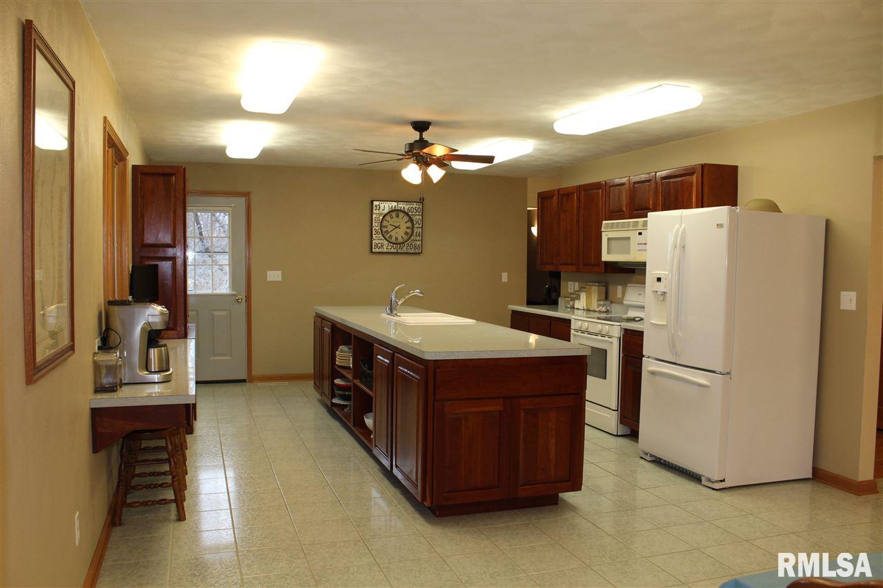 1919 Quail Hollow Road Pekin, IL 61554 - Photo 11 of 28 Gallery Image 11