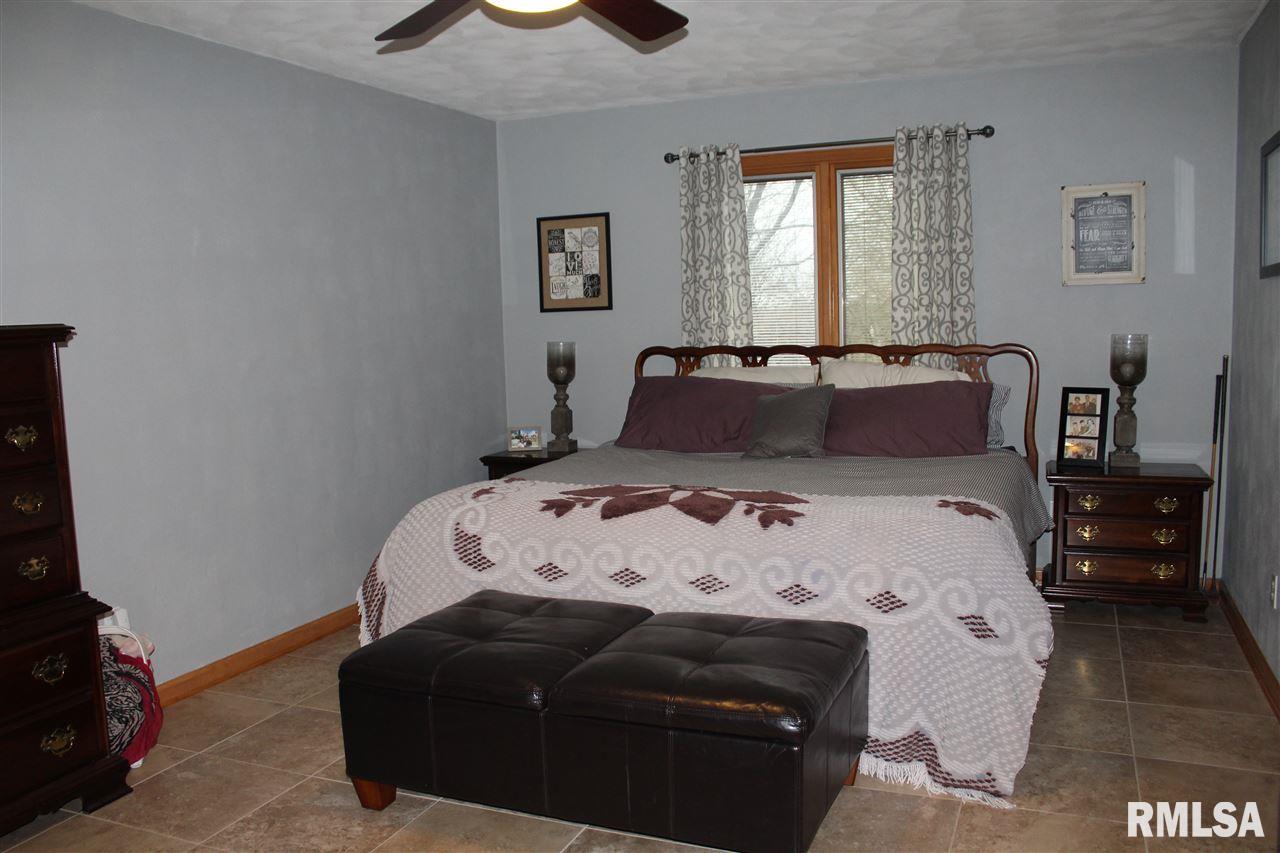 1919 Quail Hollow Road Pekin, IL 61554 - Photo 14 of 28 Gallery Image 14
