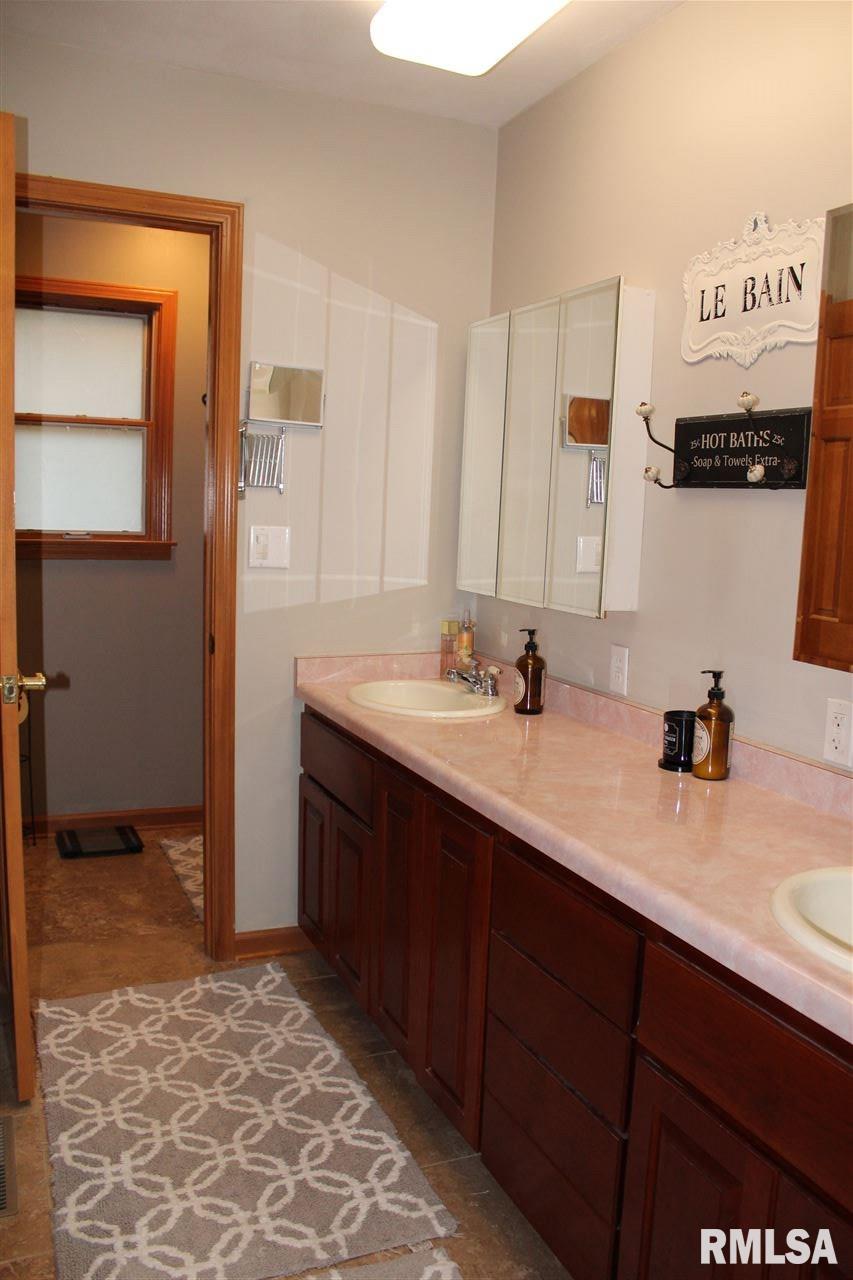 1919 Quail Hollow Road Pekin, IL 61554 - Photo 16 of 28 Gallery Image 16