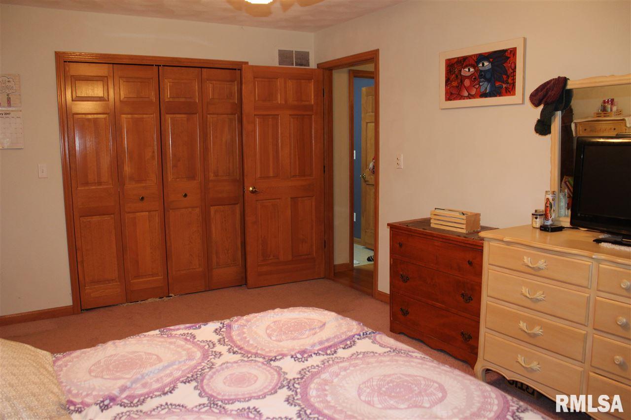 1919 Quail Hollow Road Pekin, IL 61554 - Photo 20 of 28 Gallery Image 20