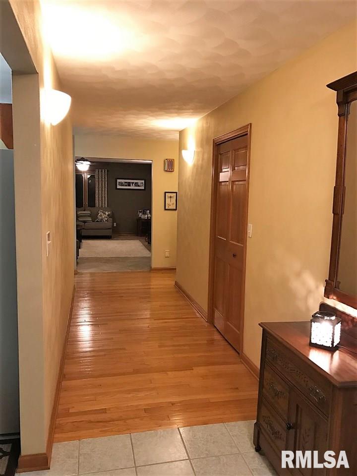 1919 Quail Hollow Road Pekin, IL 61554 - Photo 4 of 28 Gallery Image 4