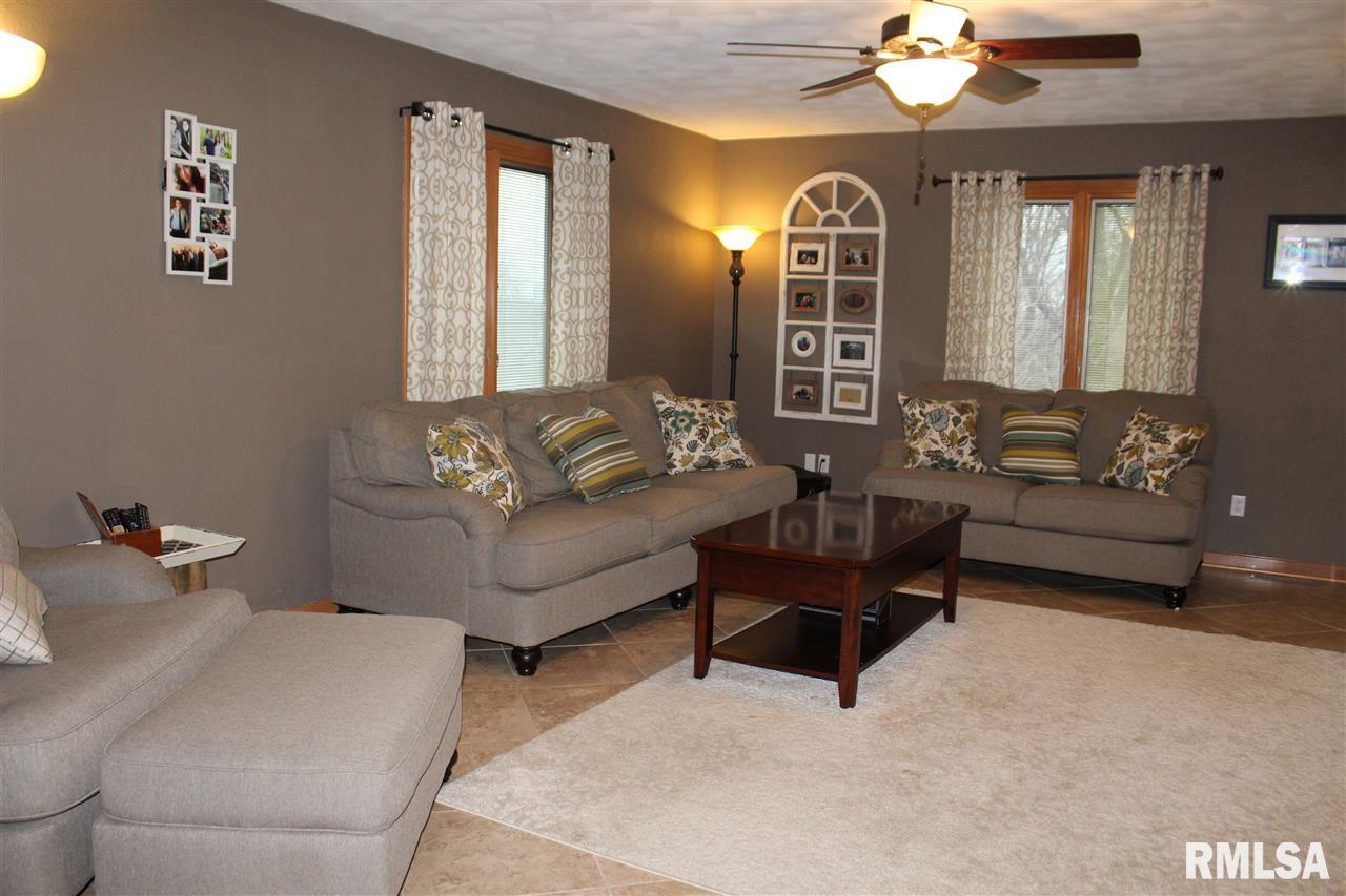 1919 Quail Hollow Road Pekin, IL 61554 - Photo 5 of 28 Gallery Image 5