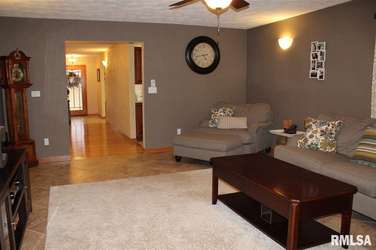 1919 Quail Hollow Road Pekin, IL 61554 - Photo 6 of 28 Gallery Image 6
