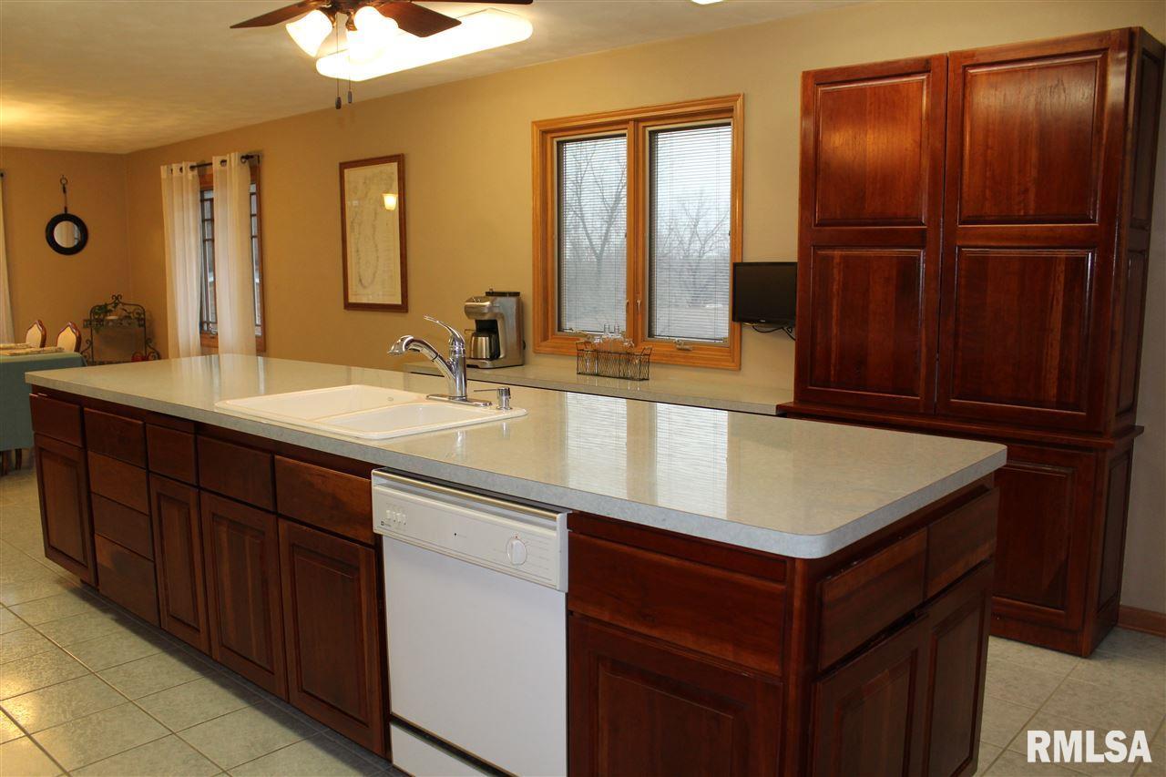 1919 Quail Hollow Road Pekin, IL 61554 - Photo 8 of 28 Gallery Image 8
