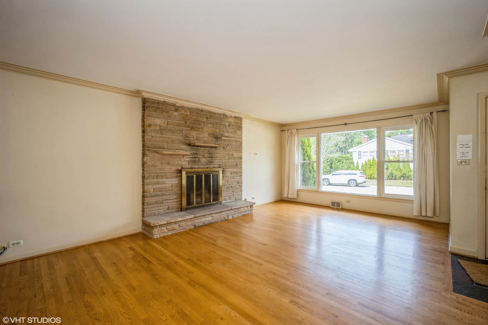949 Stratford Road Deerfield, IL 60015 - Photo 4 of 15