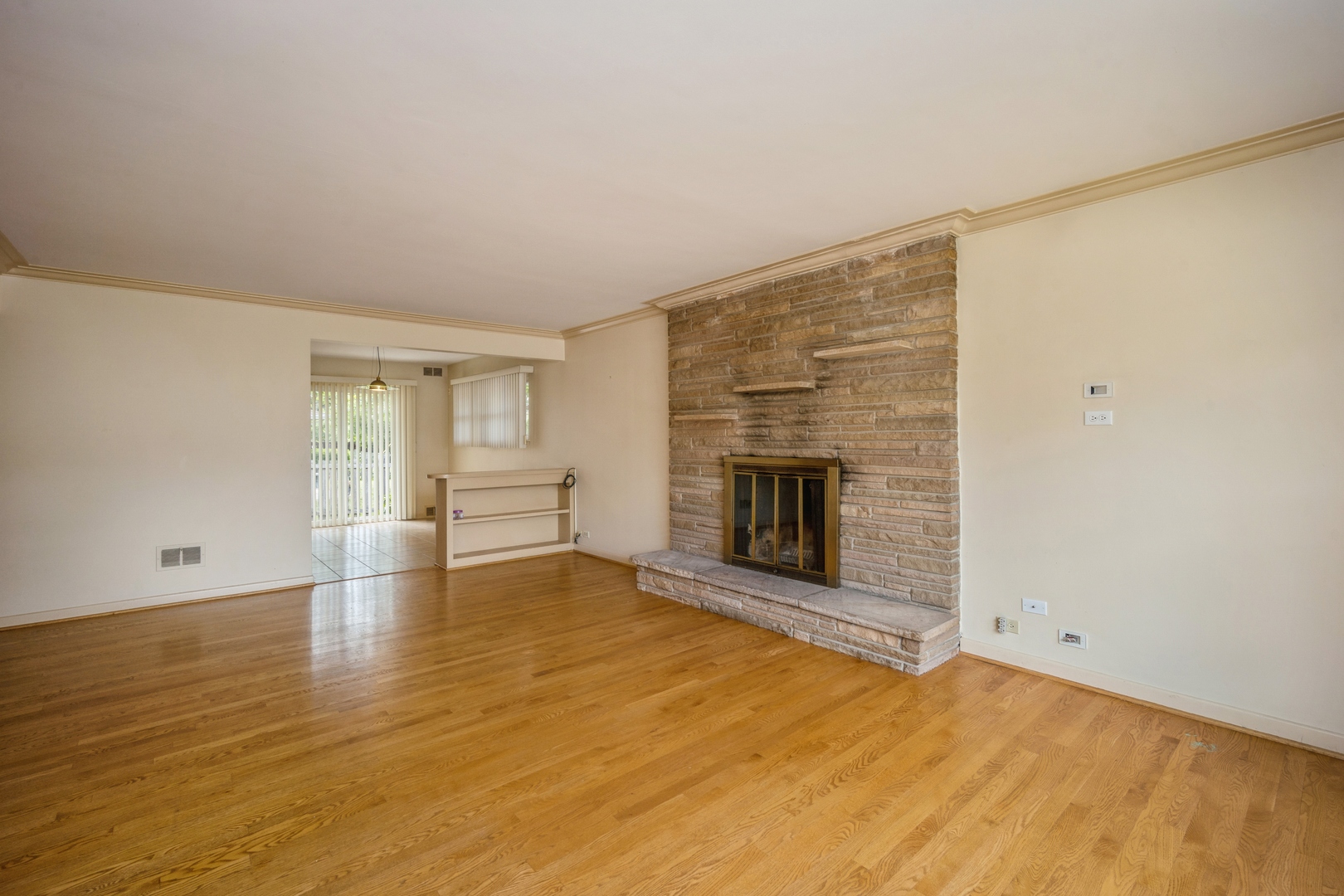 949 Stratford Road Deerfield, IL 60015 - Photo 5 of 15