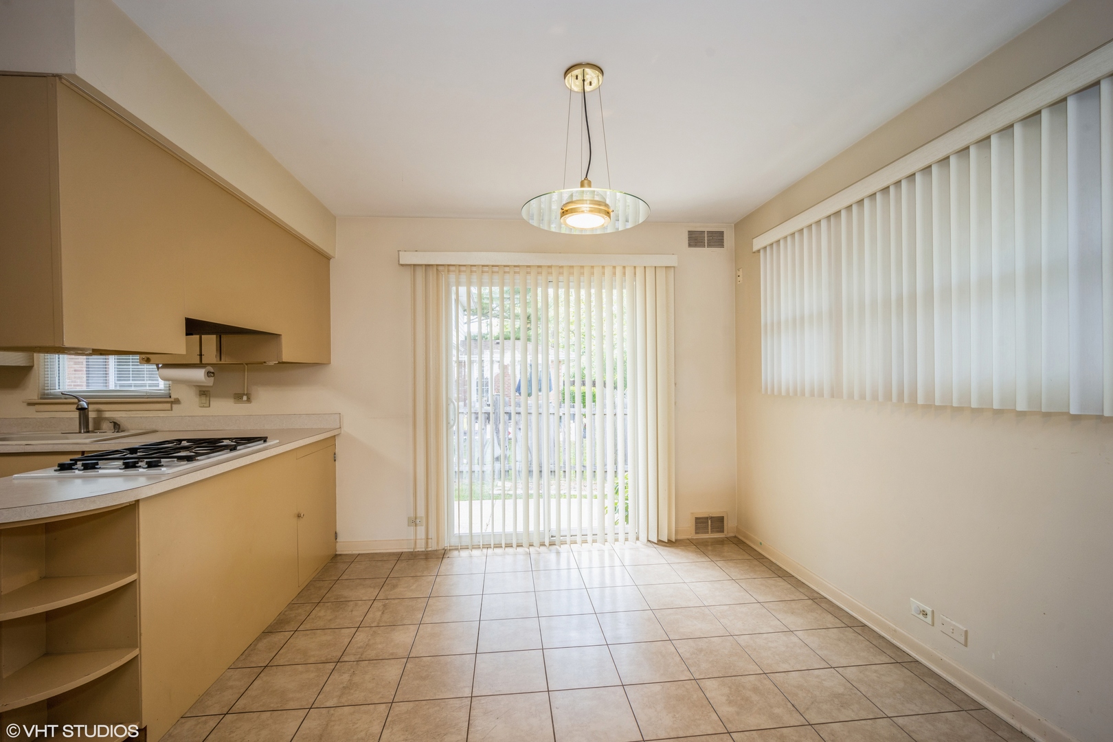 949 Stratford Road Deerfield, IL 60015 - Photo 7 of 15