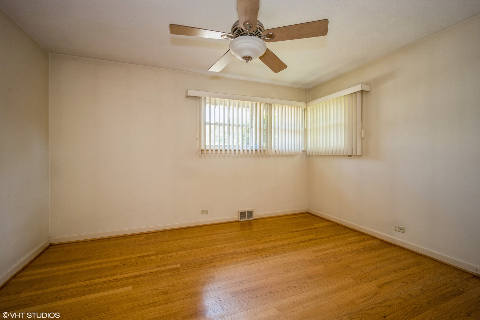 949 Stratford Road Deerfield, IL 60015 - Photo 8 of 15