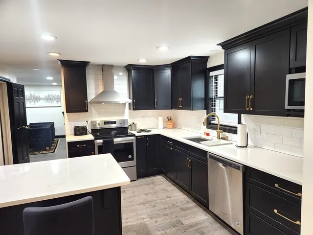 $930,000 | 6 Susan Circle, Carver, MA 02330