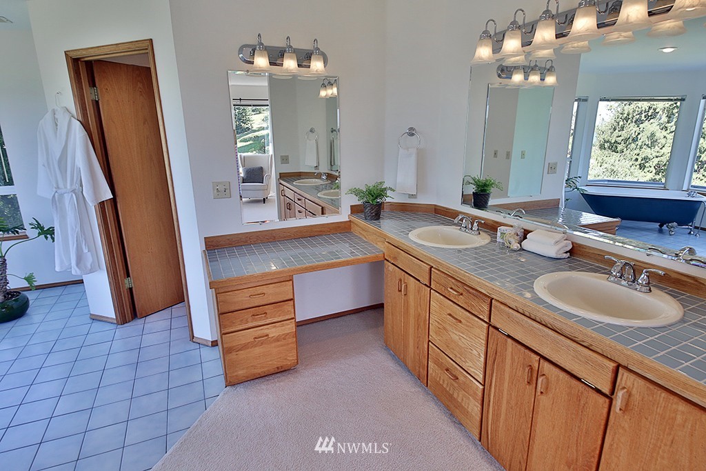 6237 Walnut Way Clinton, WA 98236 - Photo 16 of 25 Gallery Image 16