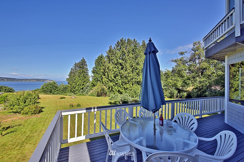 6237 Walnut Way Clinton, WA 98236 - Photo 9 of 25 Gallery Image 9