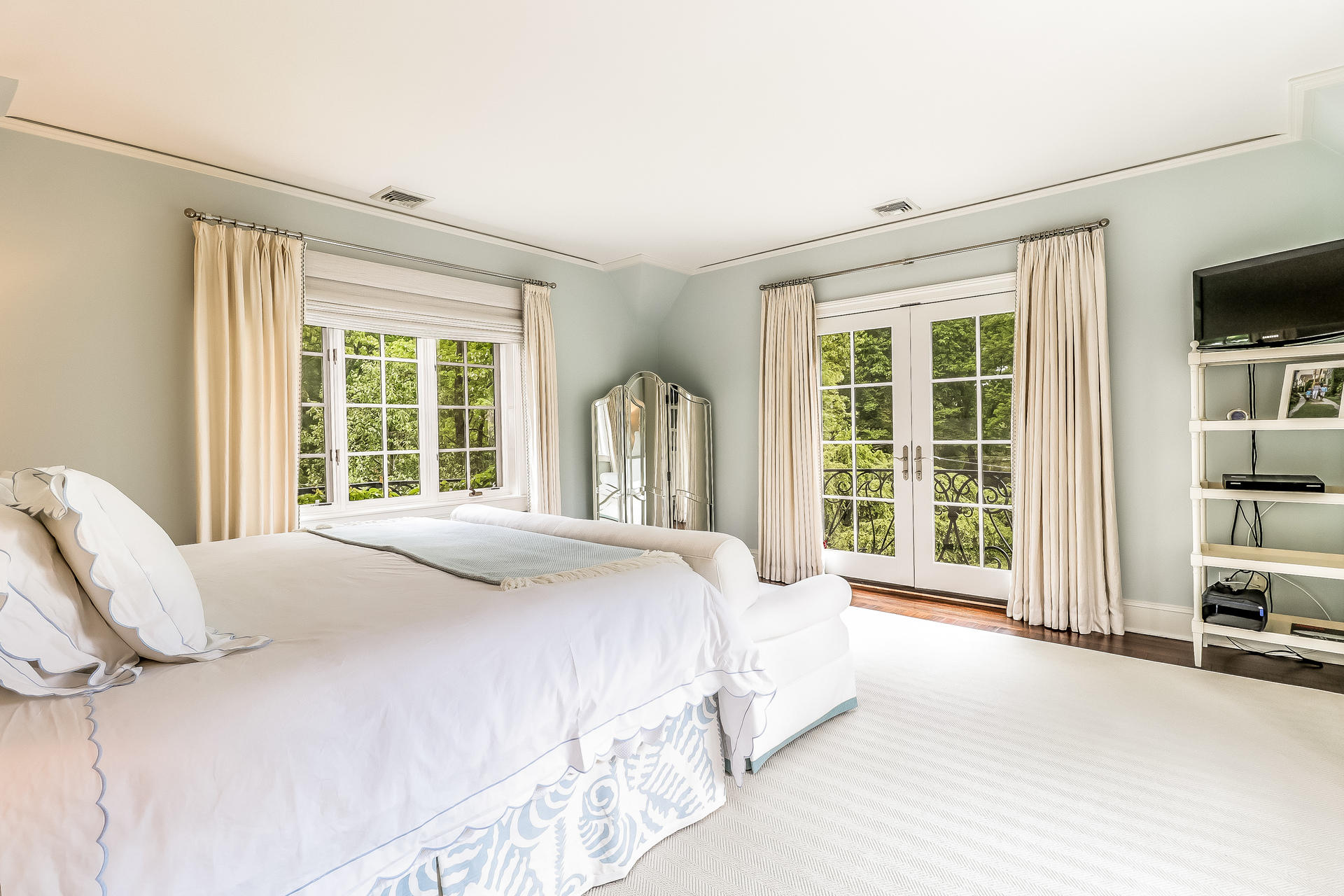 5 Hawthorne Road Darien, CT 06820 - Photo 22 of 49 a large bed sitting in a bedroom next to a window