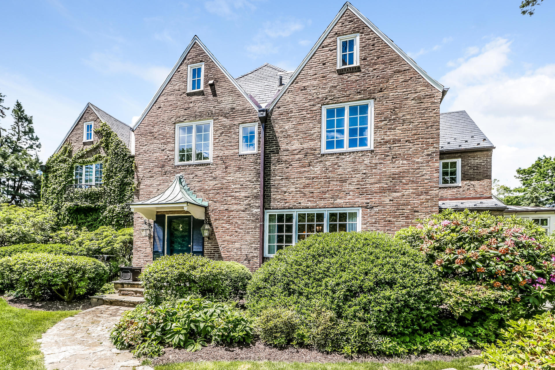 5 Hawthorne Road Darien, CT 06820 - Photo 35 of 49 front view of a house with a yard