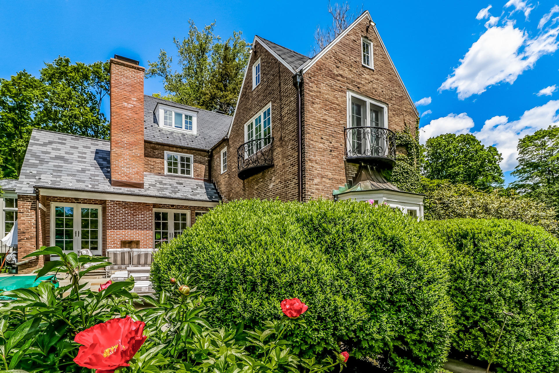 5 Hawthorne Road Darien, CT 06820 - Photo 39 of 49 a front view of a house with a yard
