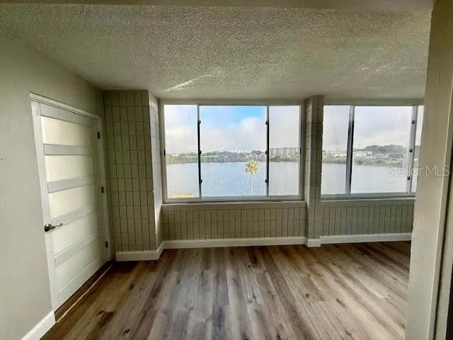 $148,000 | 700 Mirror Terrace Northwest, Unit 404, Winter Haven, FL 33881