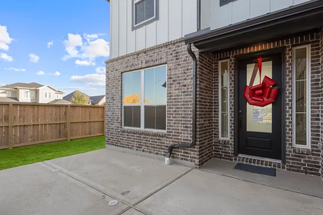 $499,900 | 401 Wild Thicket Drive, Katy, TX 77493