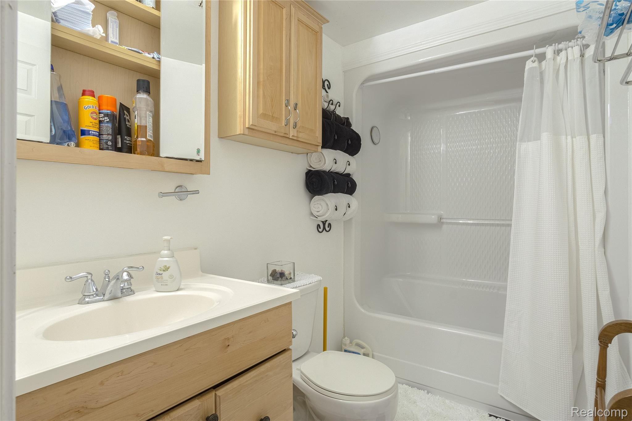 13114 South Duffield Road Byron, MI 48418 - Photo 10 of 23 Interiors (21 of 26).jpg