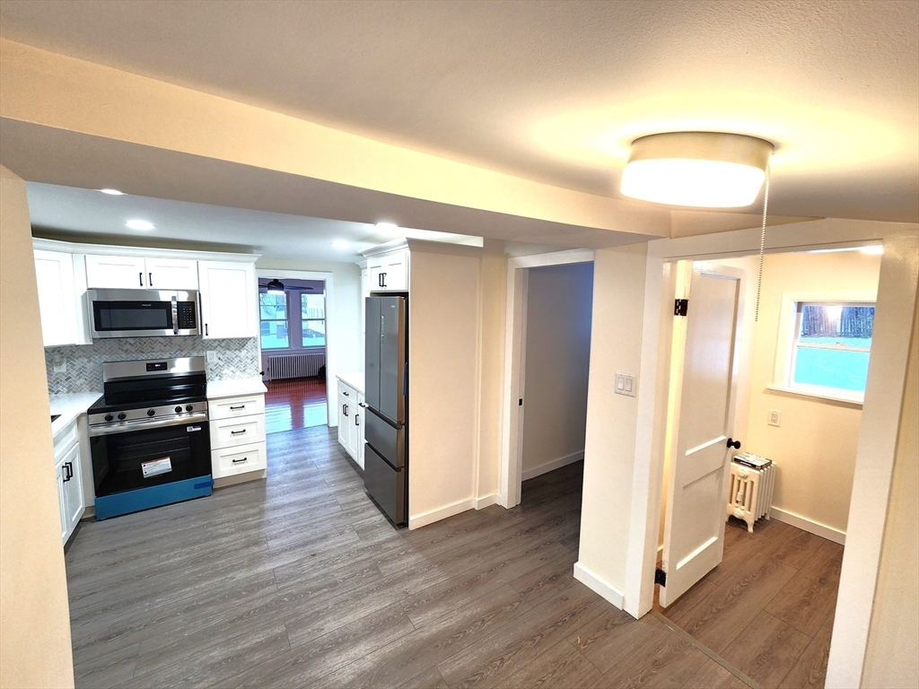 41 Bridgeport Street Worcester, MA 01604 - Photo 12 of 34