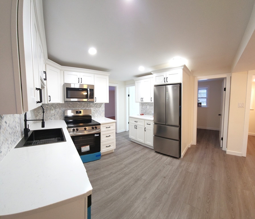 41 Bridgeport Street Worcester, MA 01604 - Photo 13 of 34