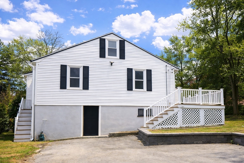 41 Bridgeport Street Worcester, MA 01604 - Photo 2 of 34