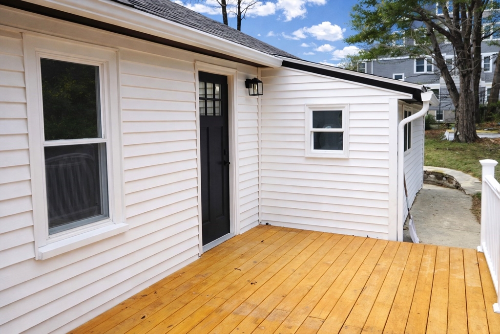 41 Bridgeport Street Worcester, MA 01604 - Photo 4 of 34