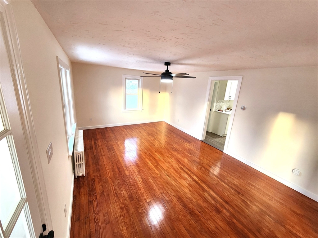 41 Bridgeport Street Worcester, MA 01604 - Photo 5 of 34