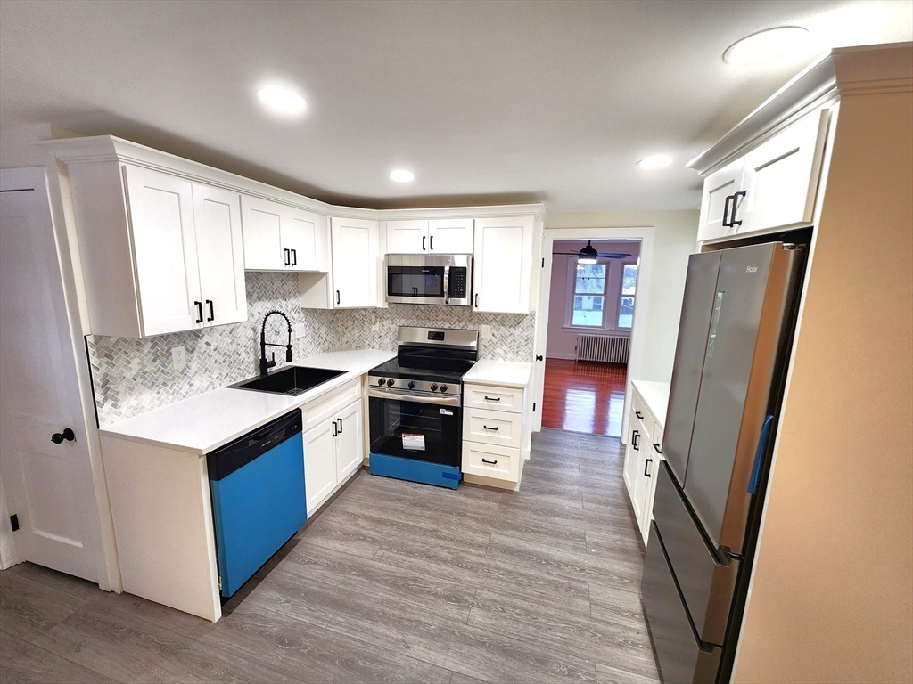 41 Bridgeport Street Worcester, MA 01604 - Photo 10 of 34